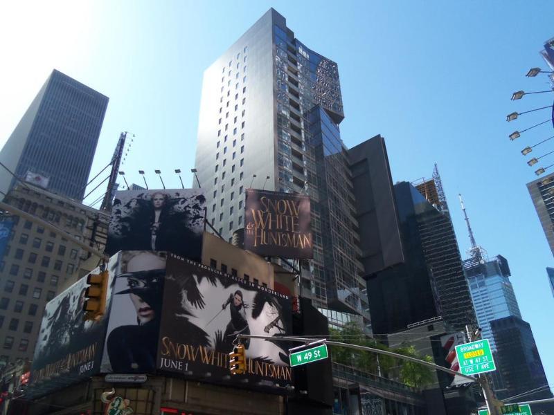 Hotel 1600 Broadway On The Square New York Exterior photo